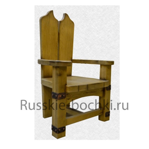Кресло из массива в старинном стиле